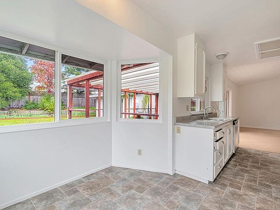 4th image of 2321 Chapman Court