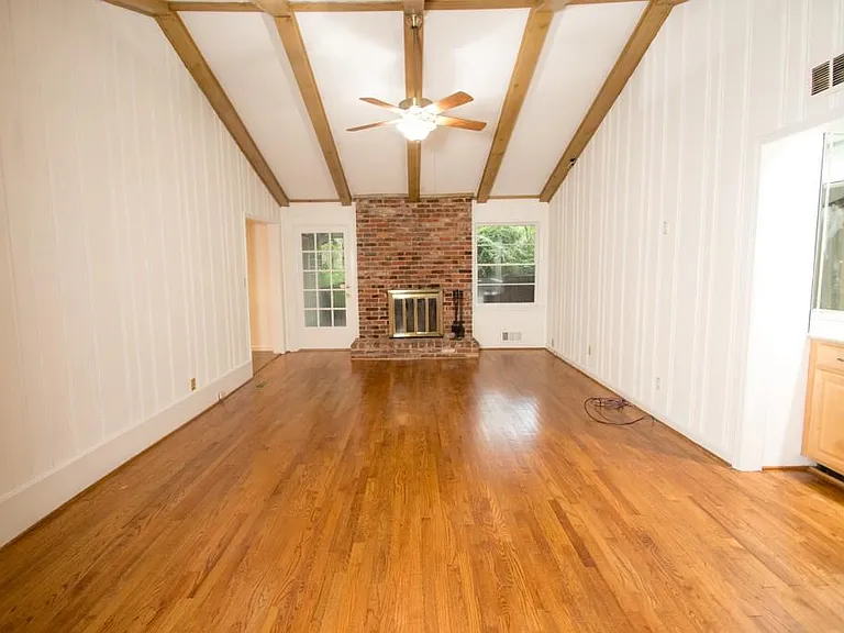 376 Cochran Dr NW — Photo 4