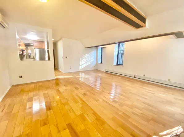 189 Eighth Avenue image 3 of 14