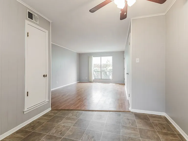 1400 N Austin St — Photo 8