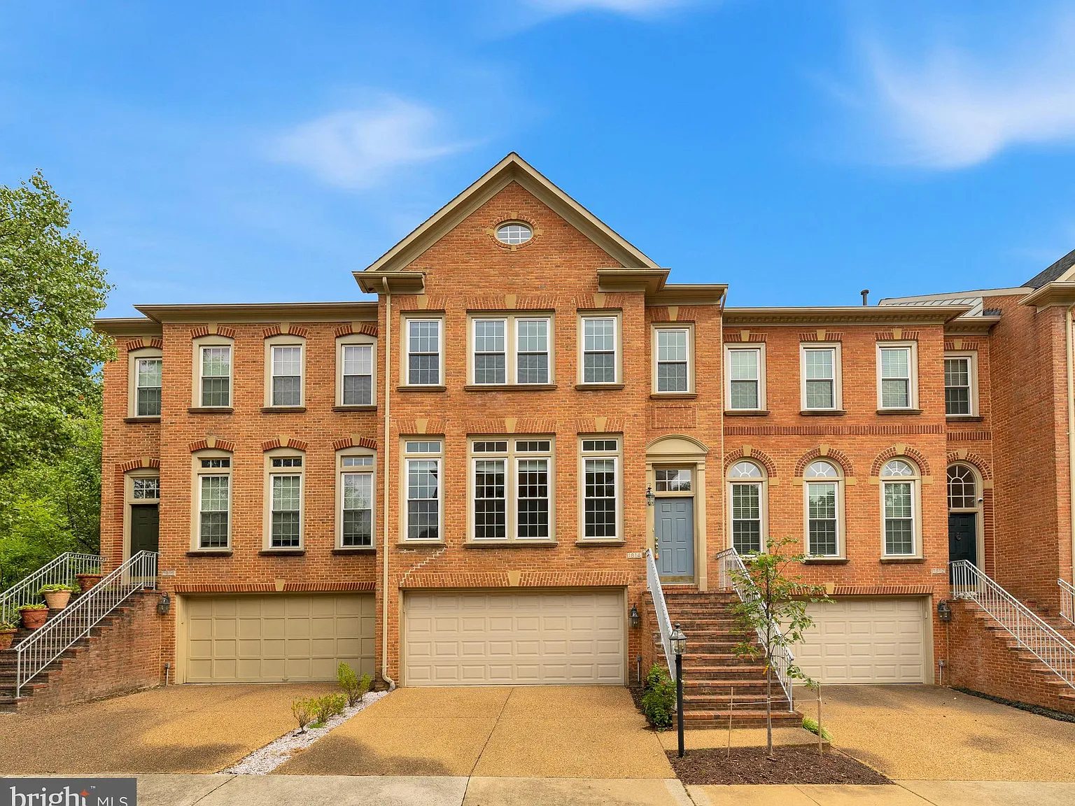 5 bed, 3.5 bath, 2248 sqft, $4,500 — Photo 2