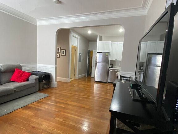 5th image of 497 Beacon St APT 5