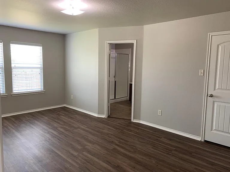 328 Carlyle St — Photo 13