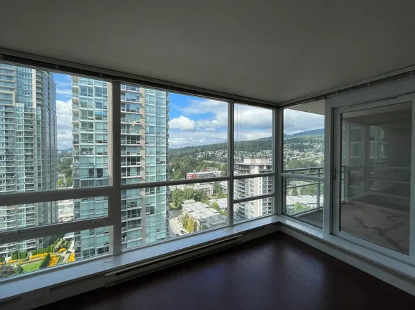 2978 Glen Dr #2607, Coquitlam, BC V3B 0C3