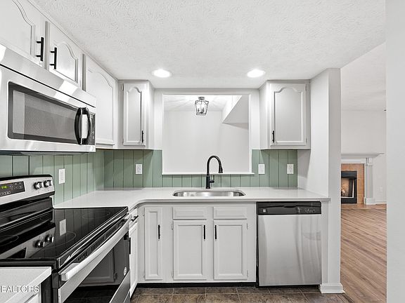 4th image of 7141 Mountain Mist Ln