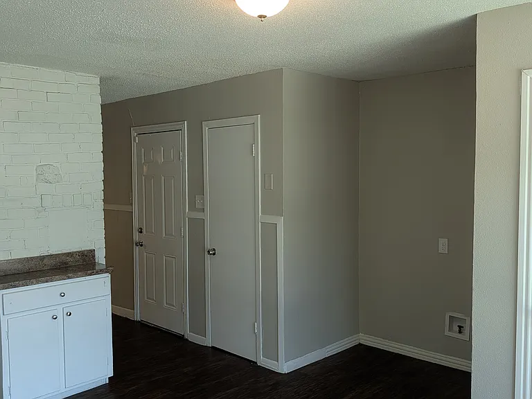 4800 Dunlap Dr — Photo 6