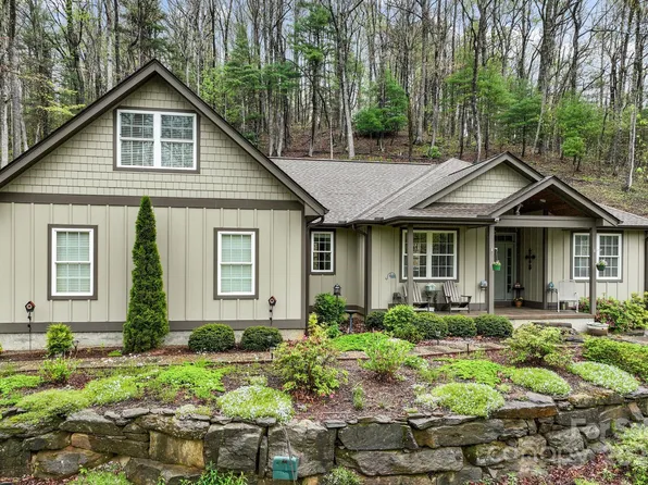 3934 Cabin Creek Rd, Zirconia, NC 28790