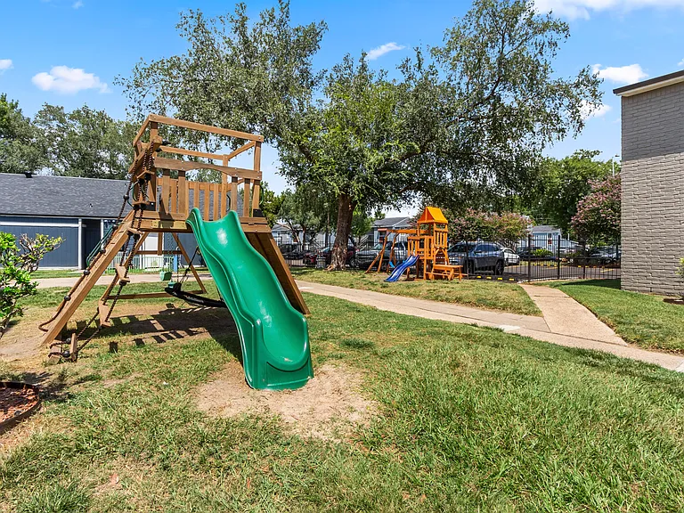 Buena Villa Apartments — Photo 8