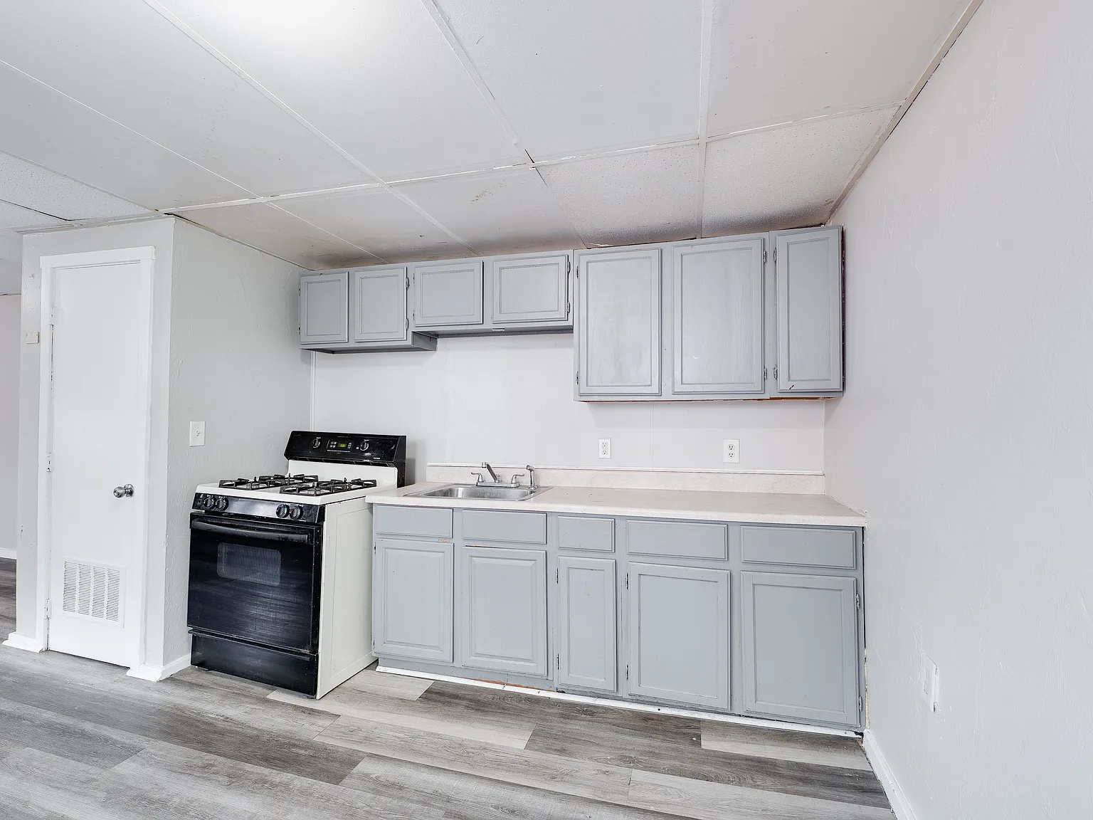 2 bed, 1000 sqft, $1,575 — Photo 4