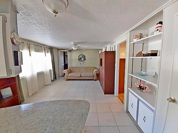 4th image of 33 Royal Palm Cir