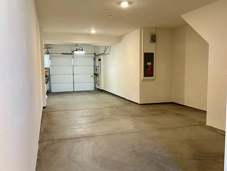 221 N Vincent Ave — Photo 27