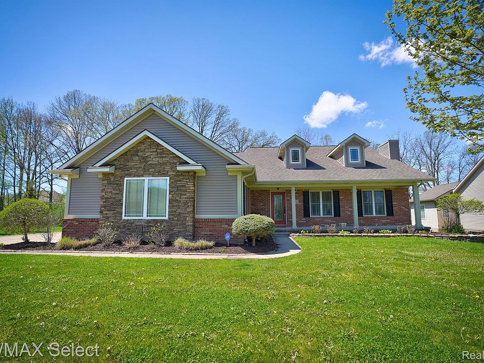 1st image of 9232 Hidden Oaks Dr