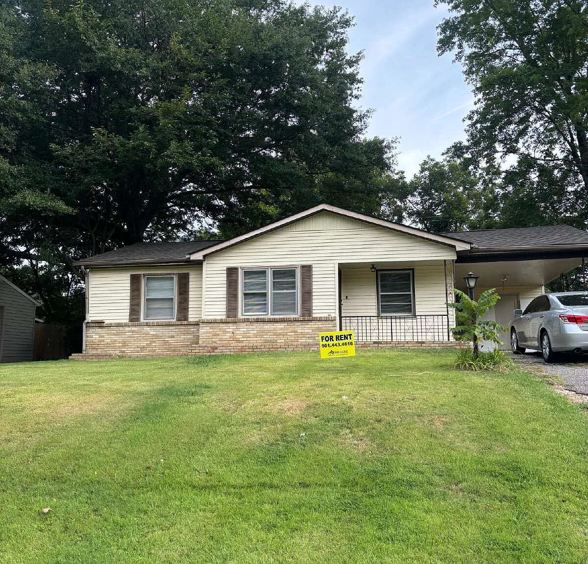 3 bed, 1.0 bath, 966 sqft, $1,300 — Photo 1