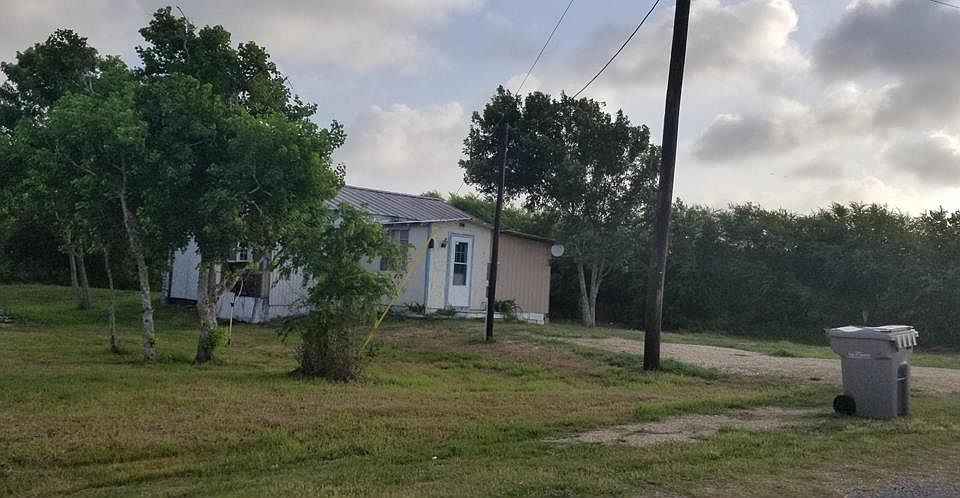 1st image of 806 W Nelson Ave