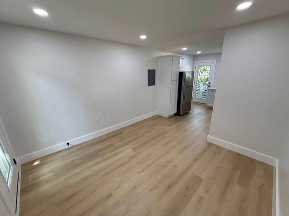 3rd image of 909 31st Ave N #C