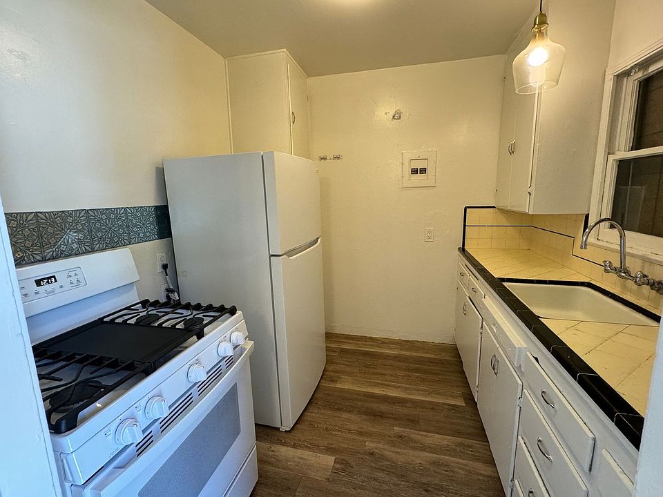 1st image of 824 Roberts Ln #9