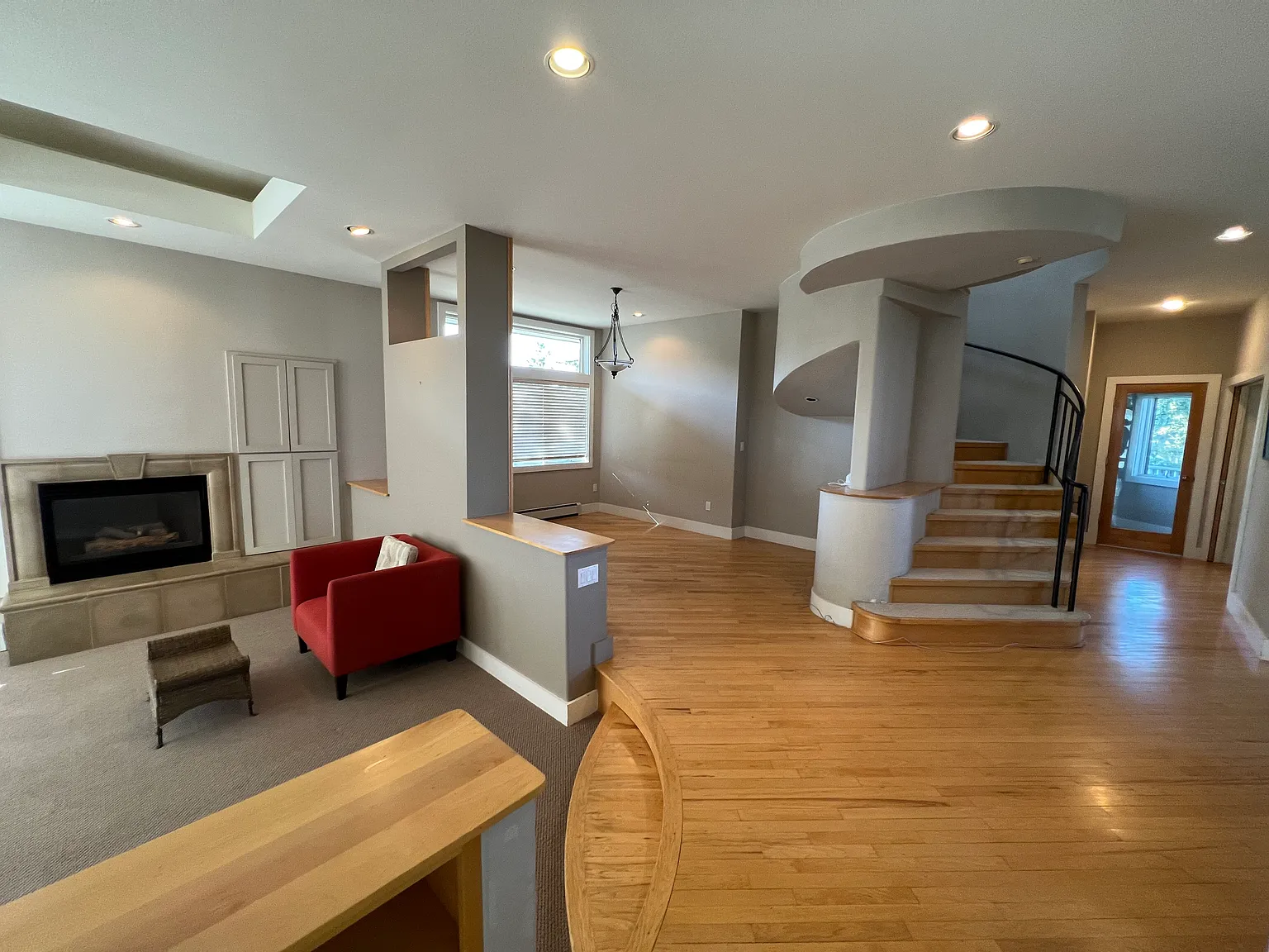 3 bed, 2.5 bath, 2100 sqft, $7,700 — Photo 4