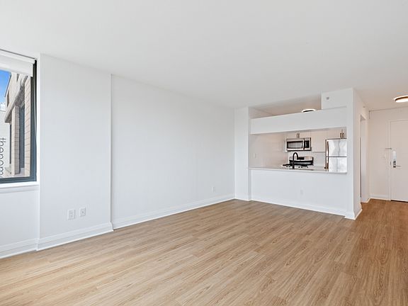 5th image of 800 6th Ave #21E