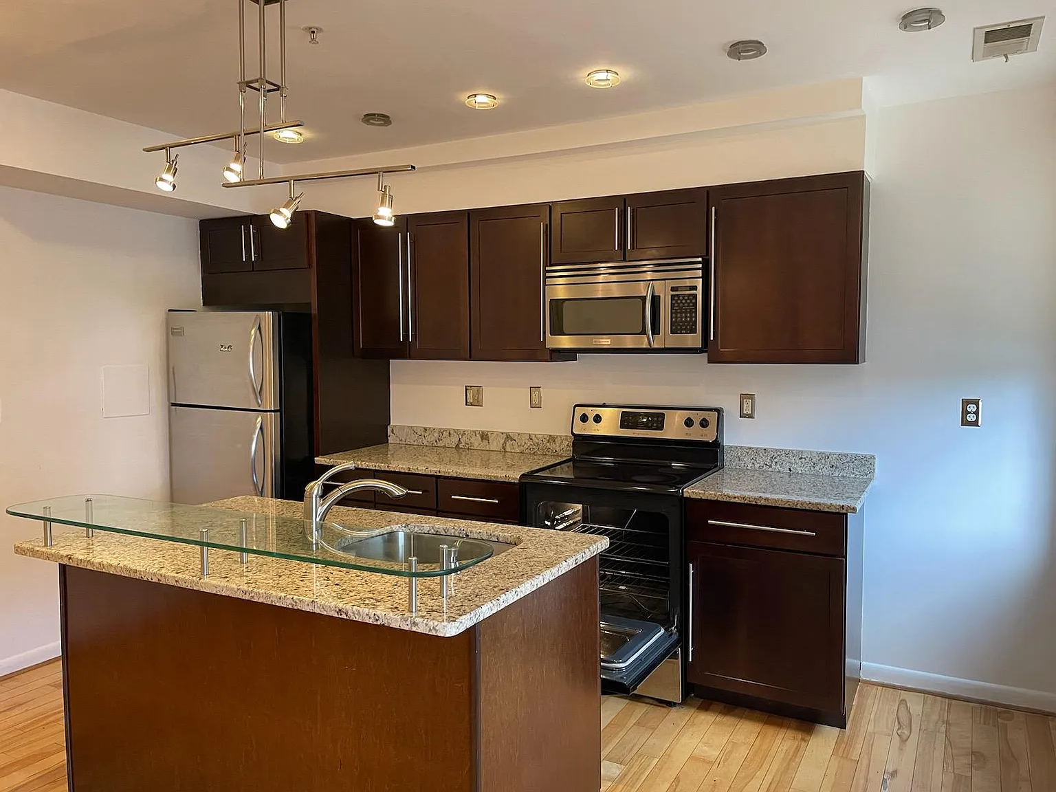 1 bed, 517 sqft, $1,720 — Photo 2