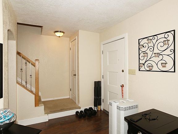 3rd image of 614 E Strahan Dr