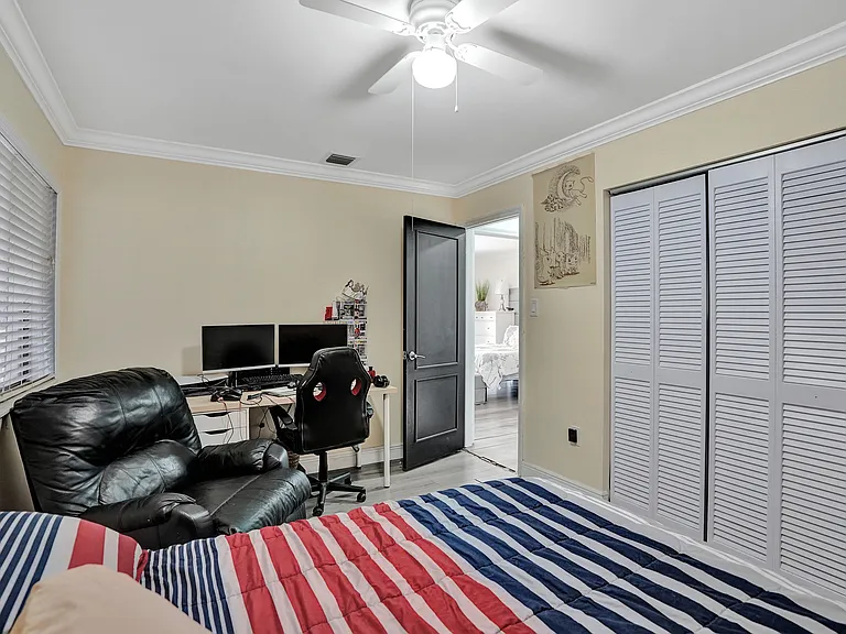 620 SW 100th Ave — Photo 41