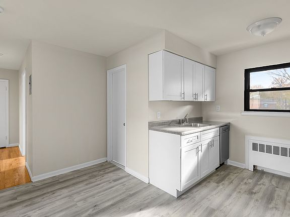 5th image of 486 Essex St #490