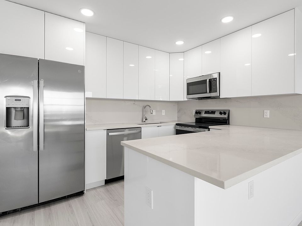 1st image of 4043 Rexford C #4043