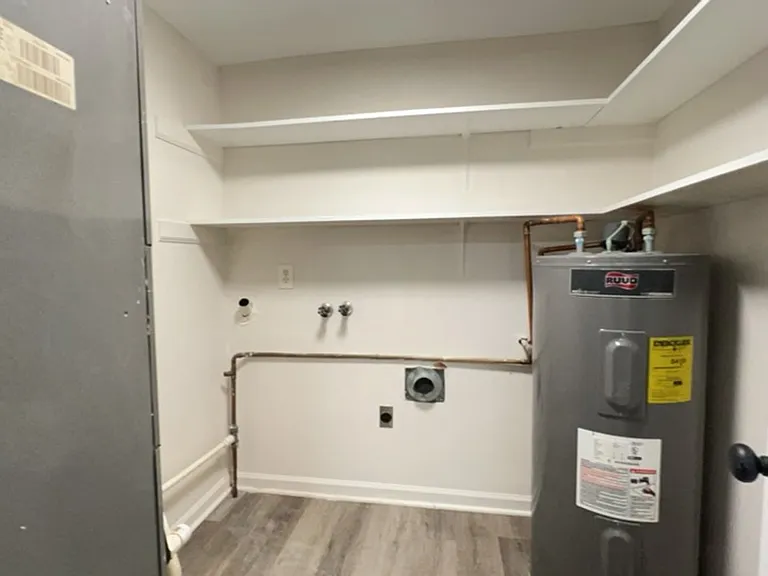 Oak Grove Village Apartments — Photo 18