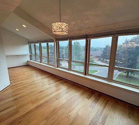 3rd image of 875 Greenview Ct APT 62