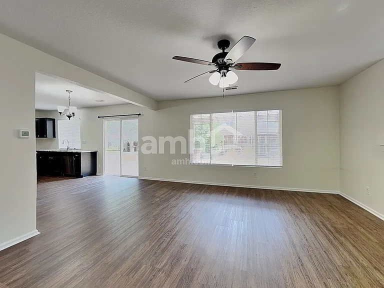 9762 Chambers Dr — Photo 5