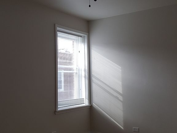 4th image of 2144 W Berteau Ave APT 3S
