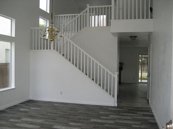 5th image of 549 S Marigold Ln