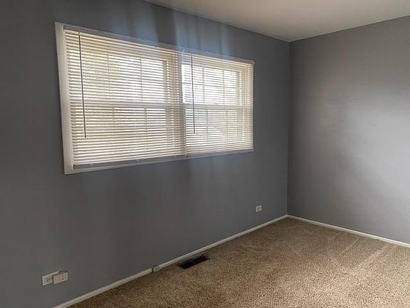 4th image of 1592 Walnut Ave