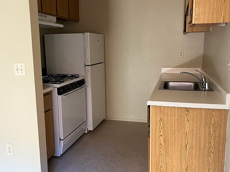 2321 Peach Tree Dr #15 — Photo 6
