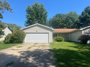 5256 Carlton Dr APT A, Springfield, IL 62703