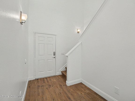 4th image of 2655 Revolution St Unit 101