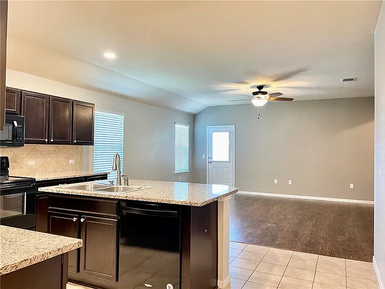 115 Leona River Trl — Photo 6