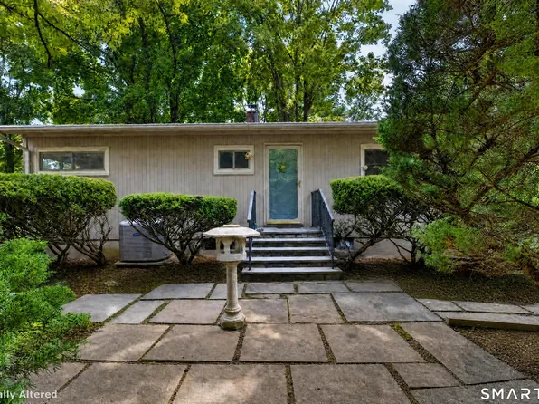 9 Stonecrop Road, Norwalk, CT 06851