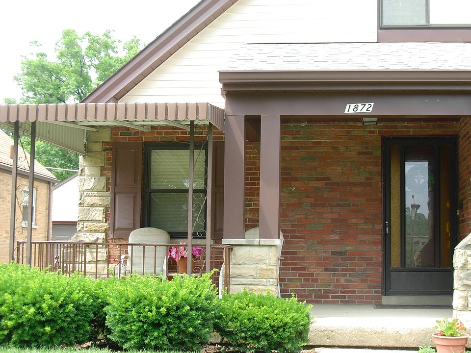 Entry Painted Rails