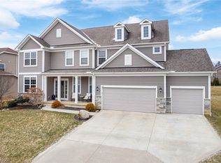 102 Harvester Dr, Akron, OH