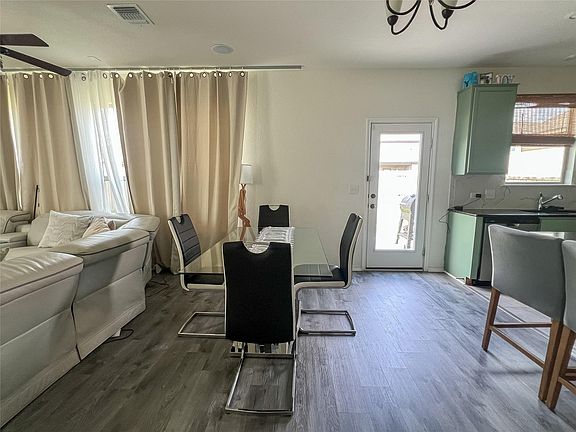 5th image of 221 Summit Dr