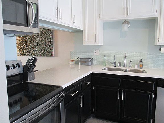 4th image of 9216 Carlton Oaks Dr