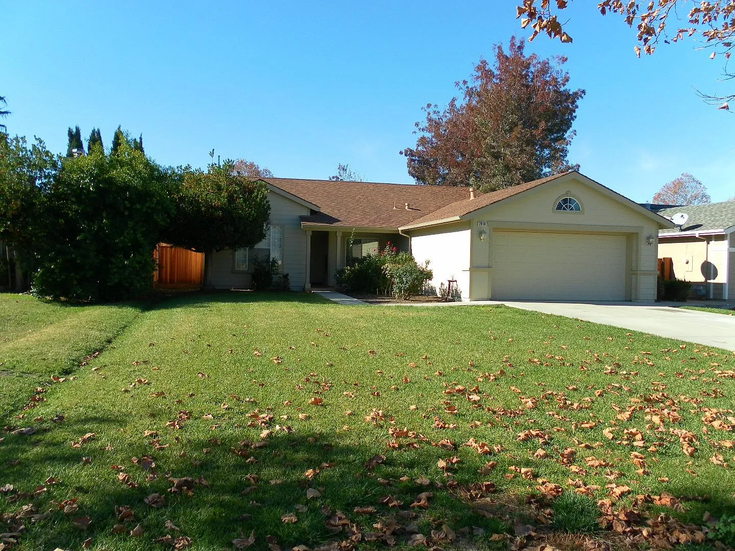 2010 Evelyns Dr photo 1
