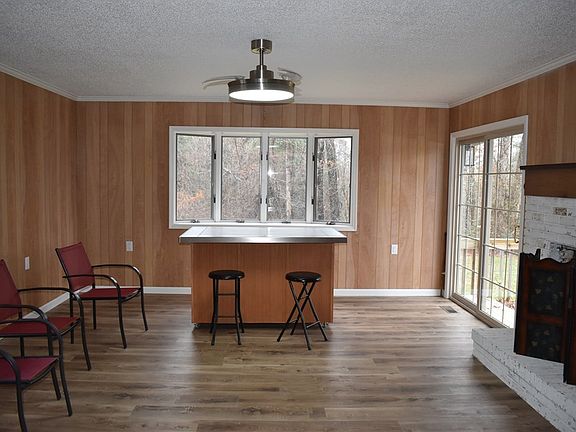 5th image of 484 Meadows Rd