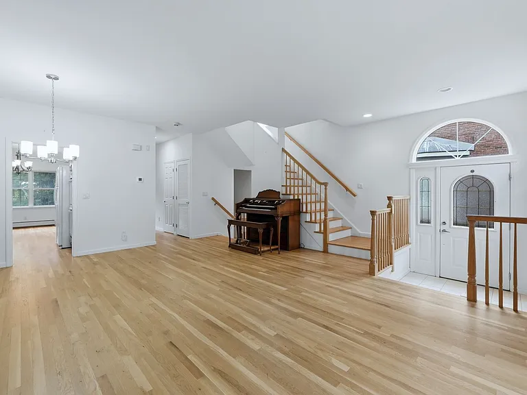 156 Stonegate Trl #156 — Photo 3