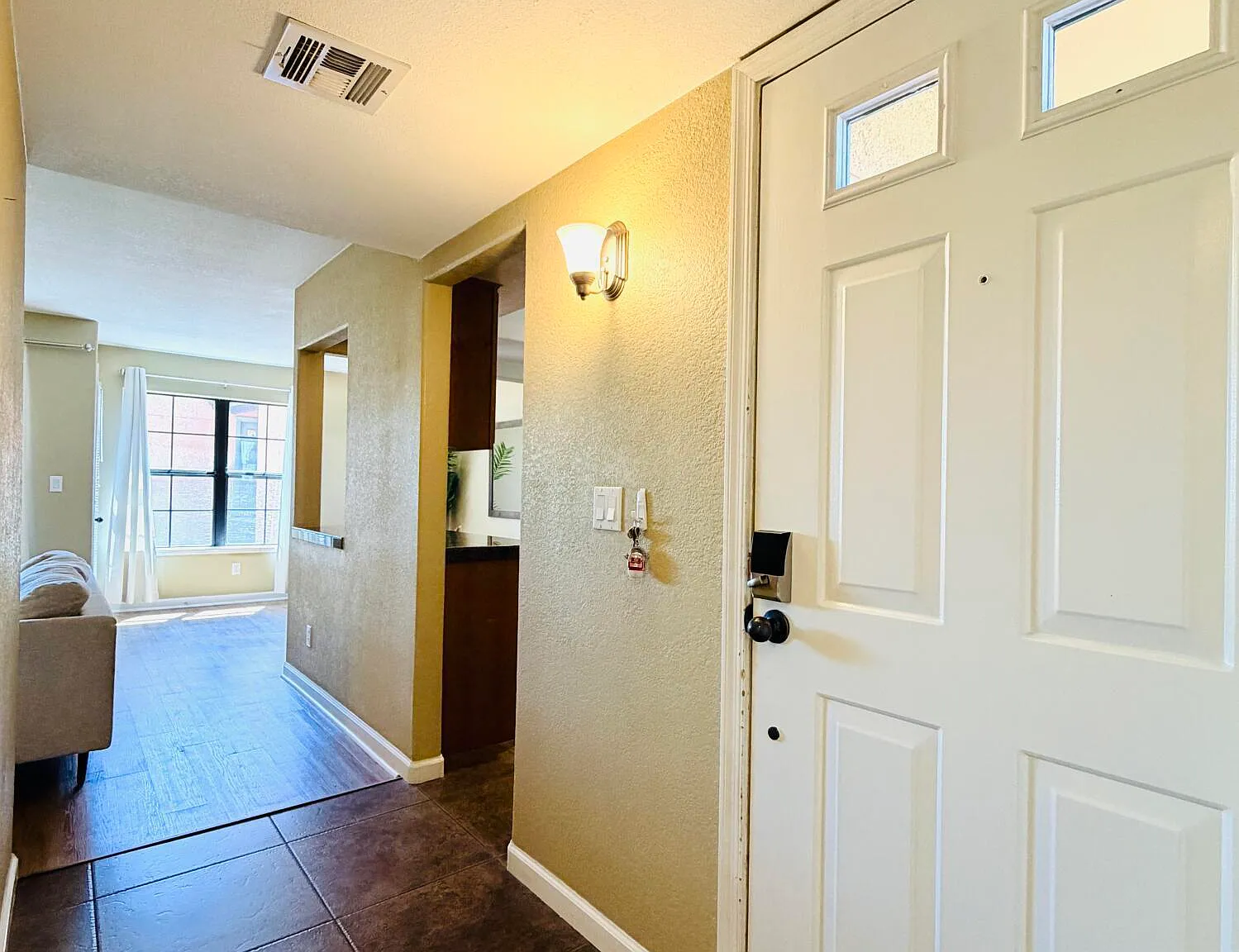 1 bed, 1.0 bath, 775 sqft, $1,750 — Photo 2