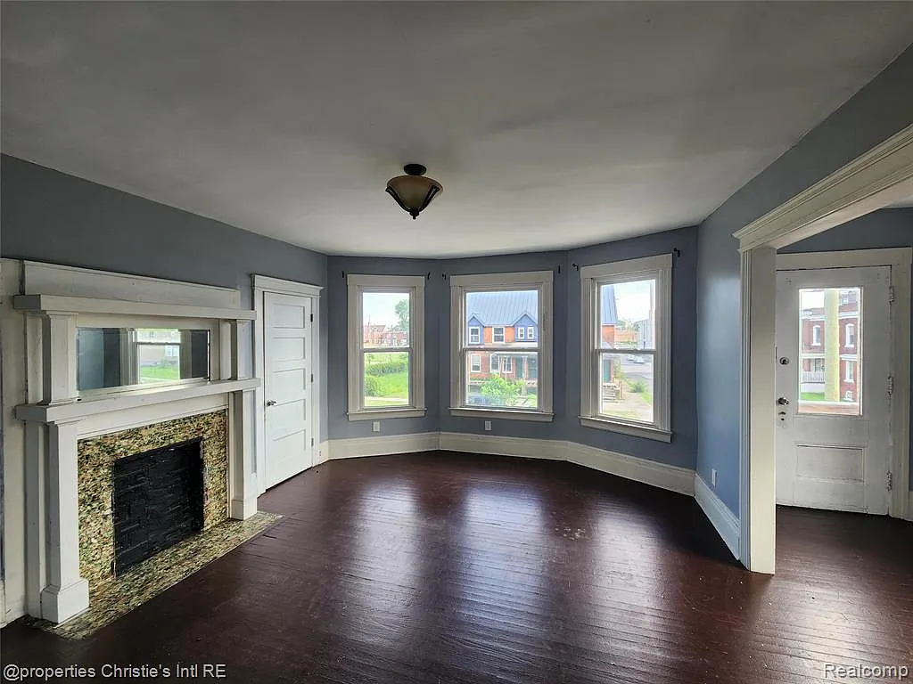 2 bed, 1.0 bath, 1100 sqft, $1,350 — Photo 2