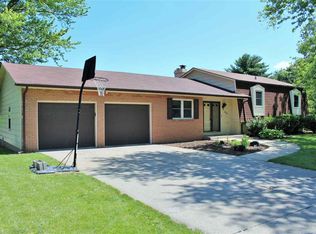 4704 Norwood Dr, Bettendorf, IA 52722