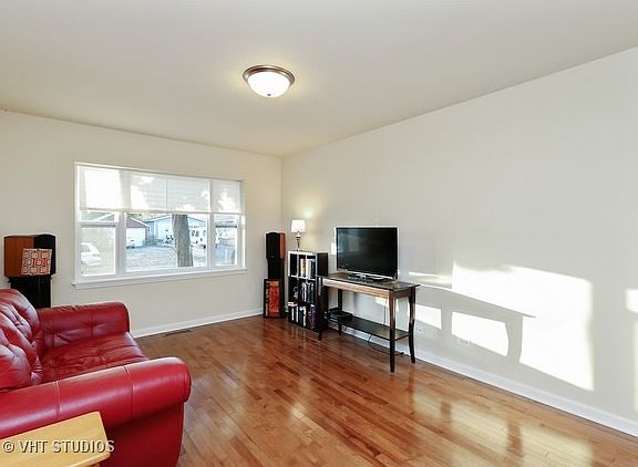 2nd image of 1013 Chippewa Cir