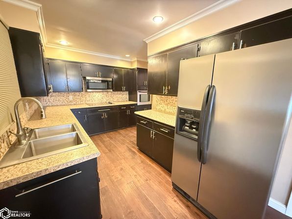 820 5th St SW, Hampton, IA 50441